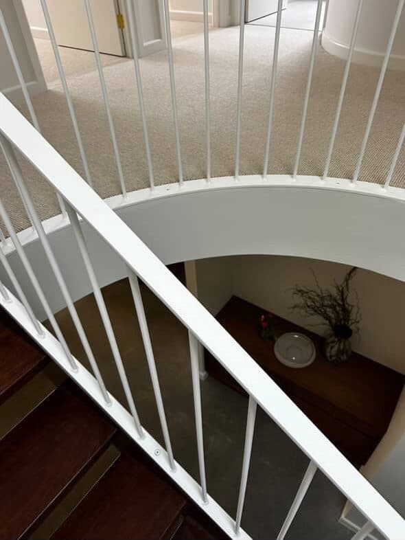 The balustrade curve from the landing